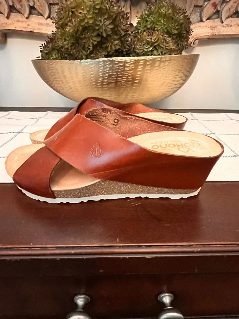 YOKONO Leather Cross-Strap Slide Sandals Size 9 EUC Cognac Color Summer Perfect